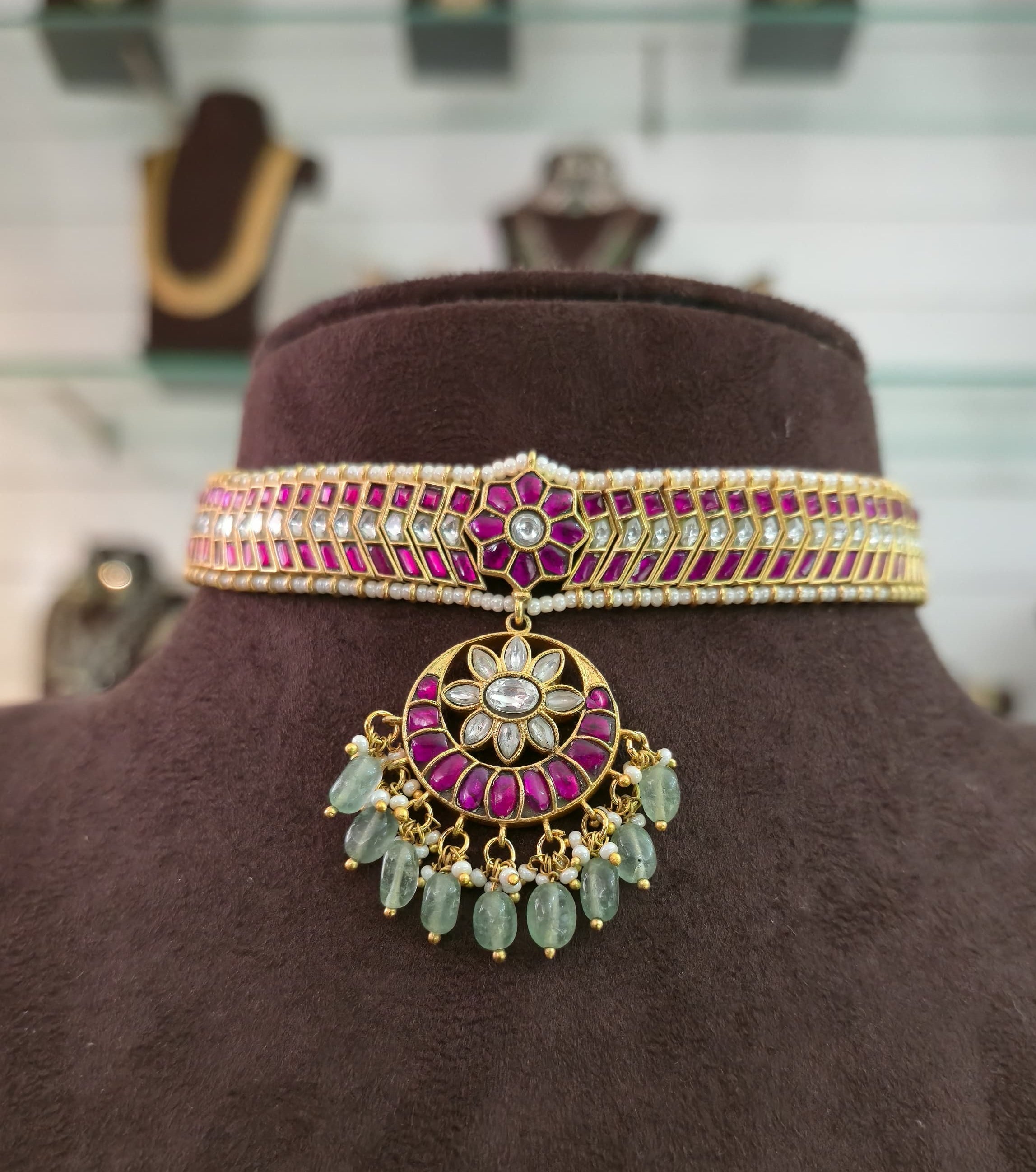 Traditional Jaadu Kundan Chowkar Set - SV3119