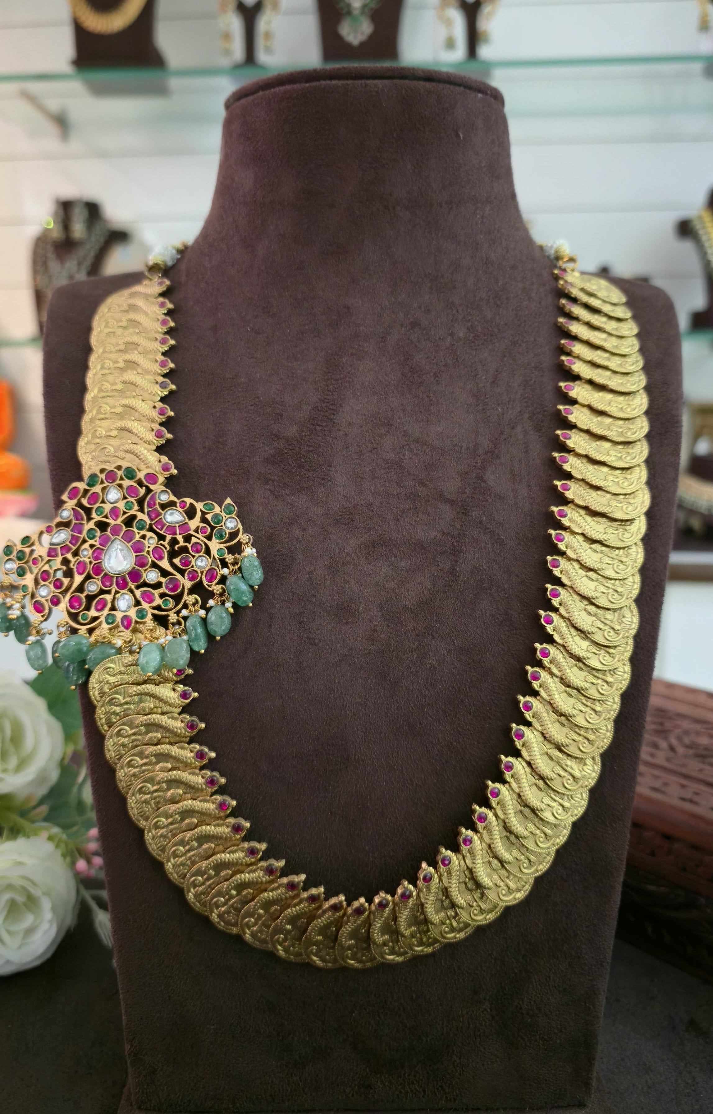 Traditional Mid Length Kaasu haram With Jaadu Kundan Side Pendent - SV3120