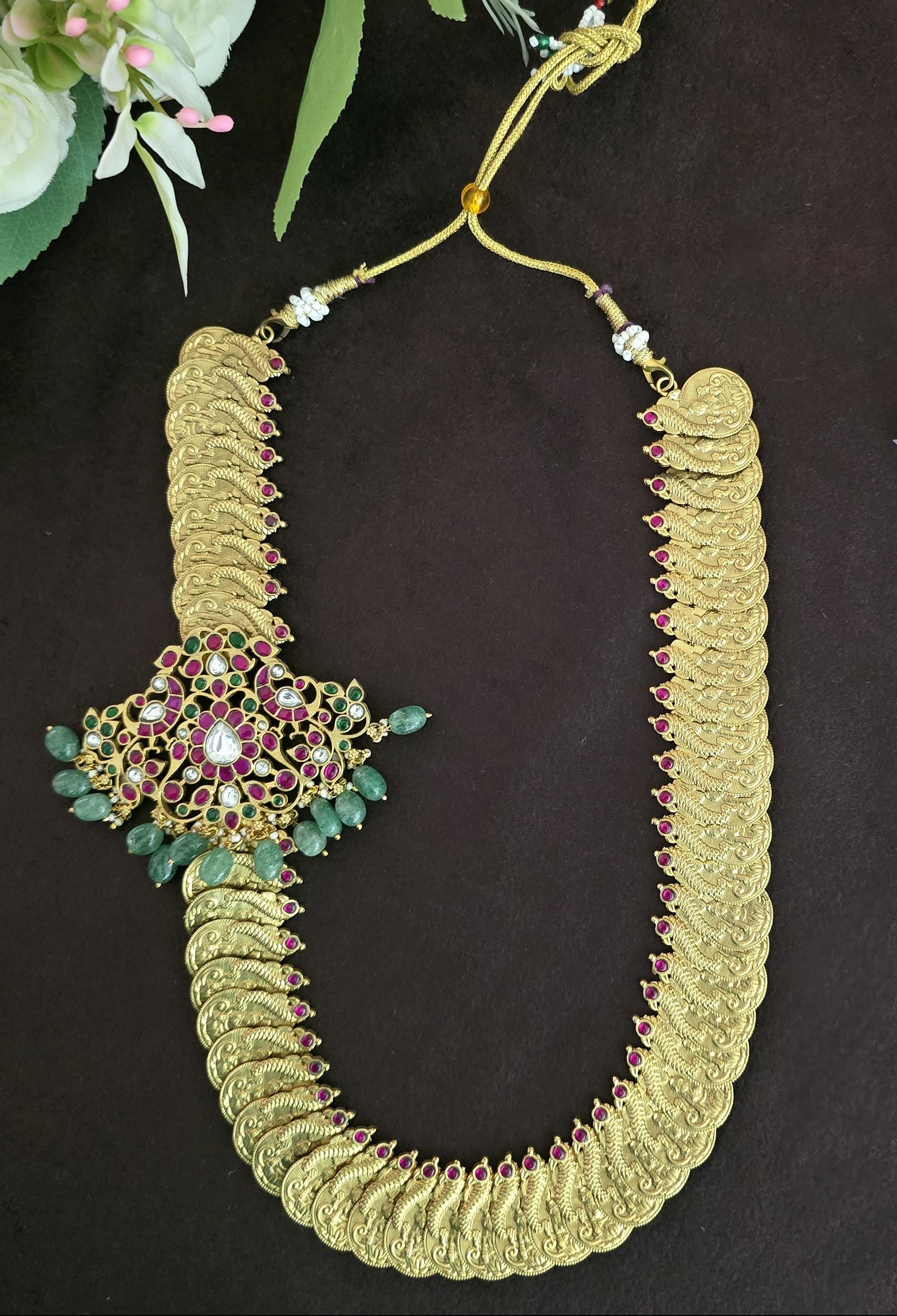 Traditional Mid Length Kaasu haram With Jaadu Kundan Side Pendent - SV3120