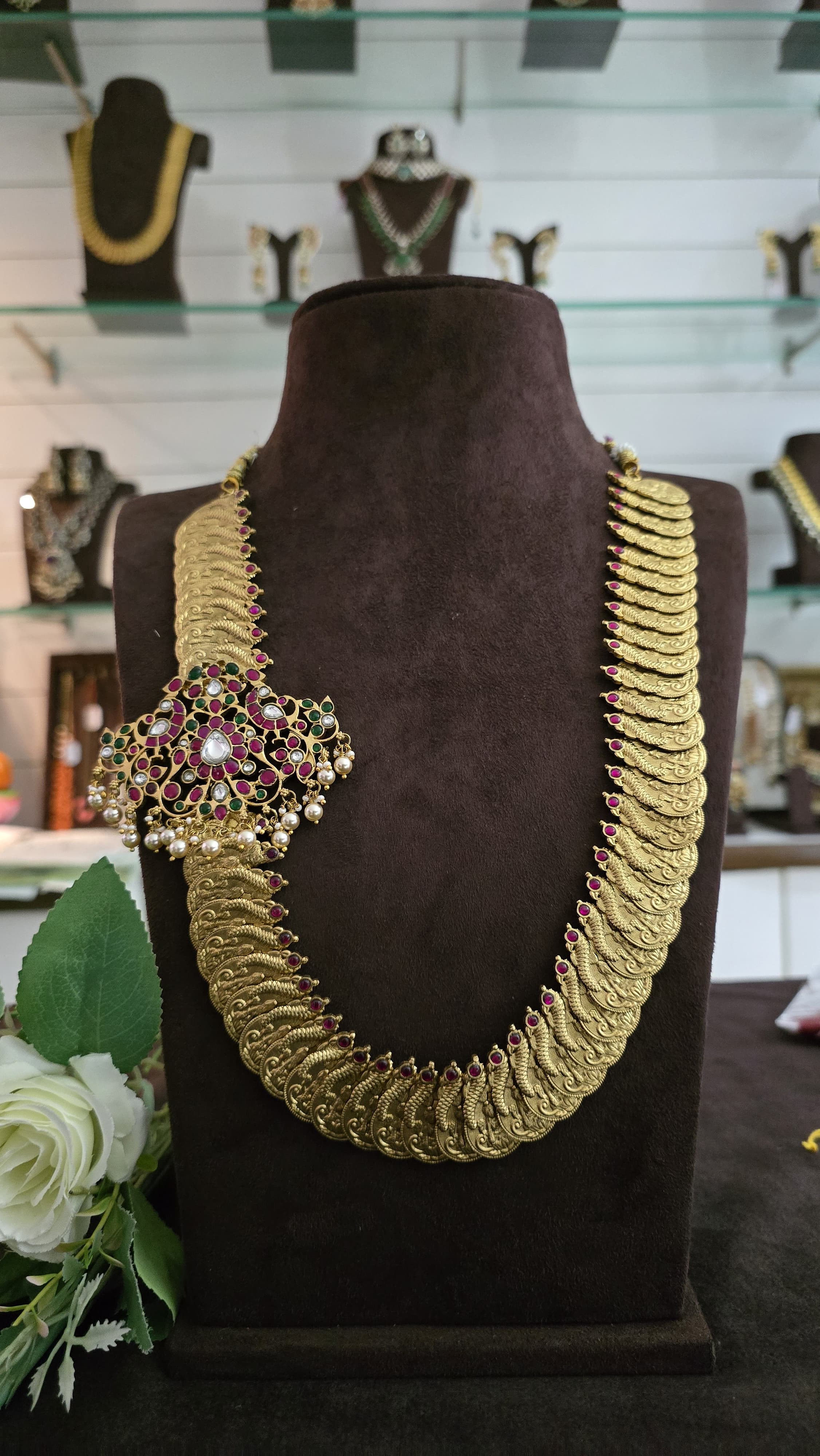 Traditional Mid Length Kaasu haram With Jaadu Kundan Side Pendent - SV3120