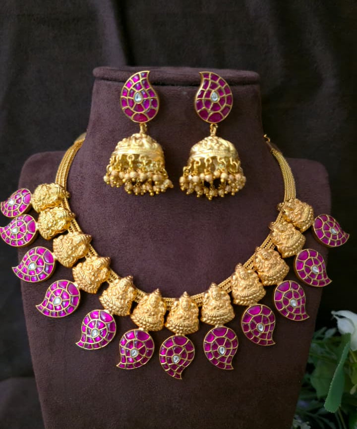 Golden Nakshi Kundan Necklace - SV3132