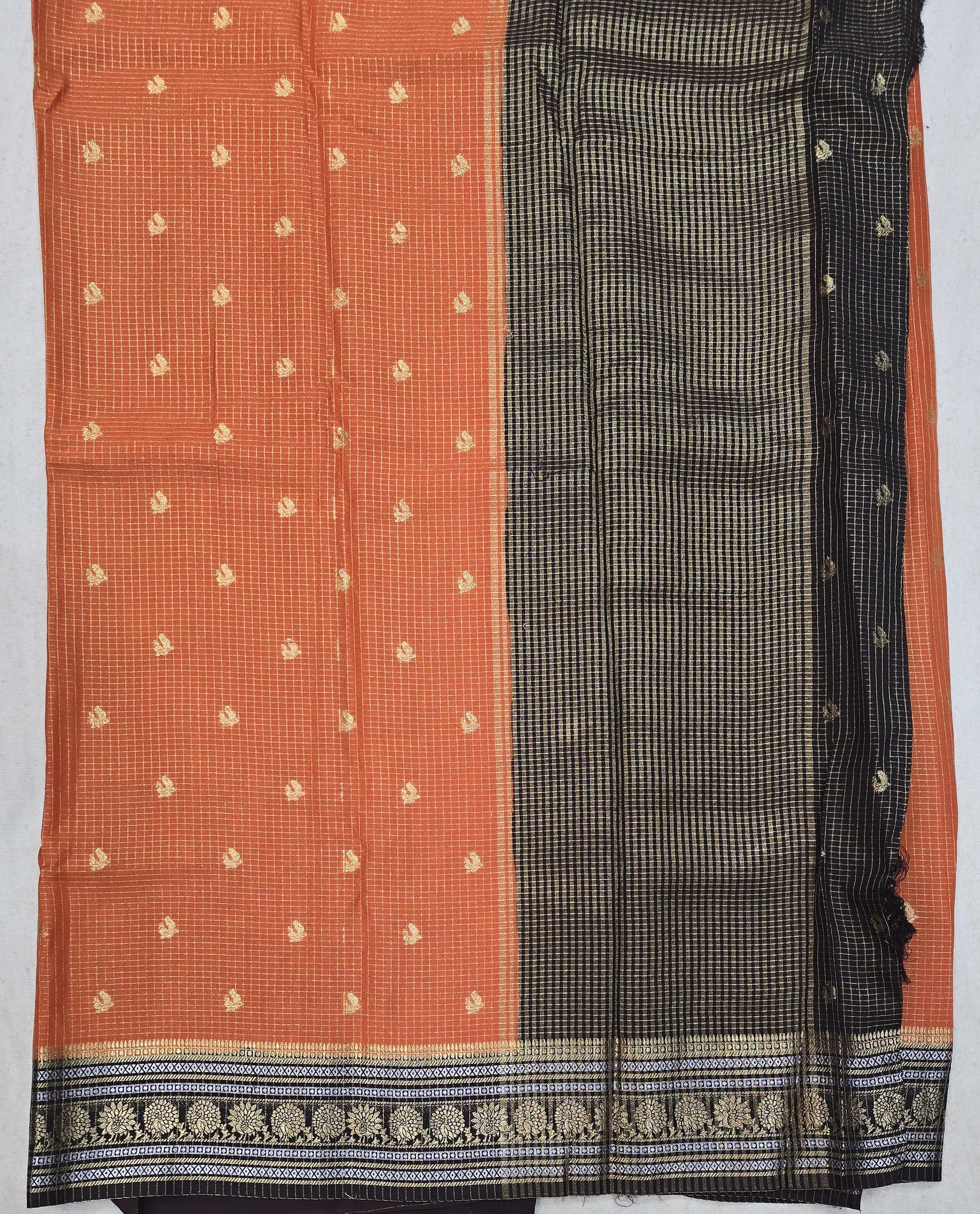 Vintage Checks Sarees - 3189