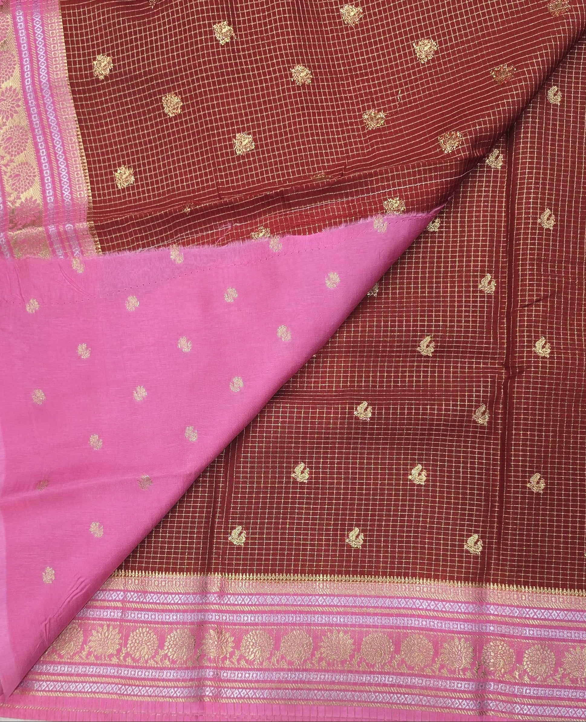 Vintage Checks Sarees - 3189