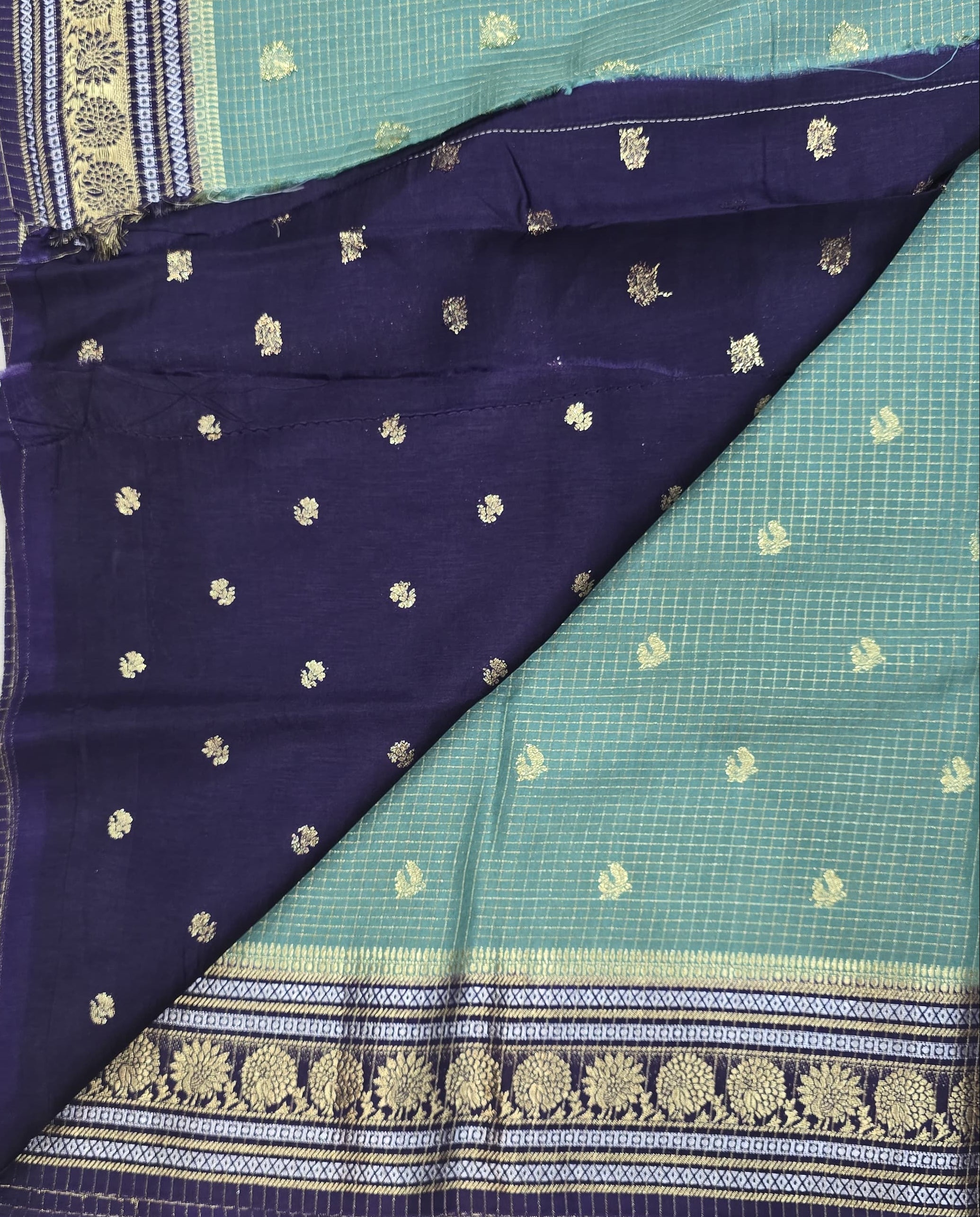 Vintage Checks Sarees - 3189