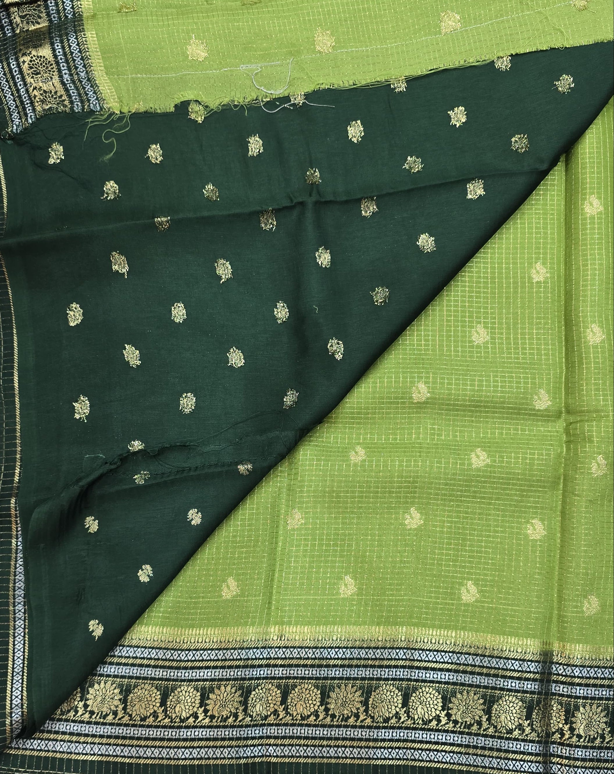 Vintage Checks Sarees - 3189