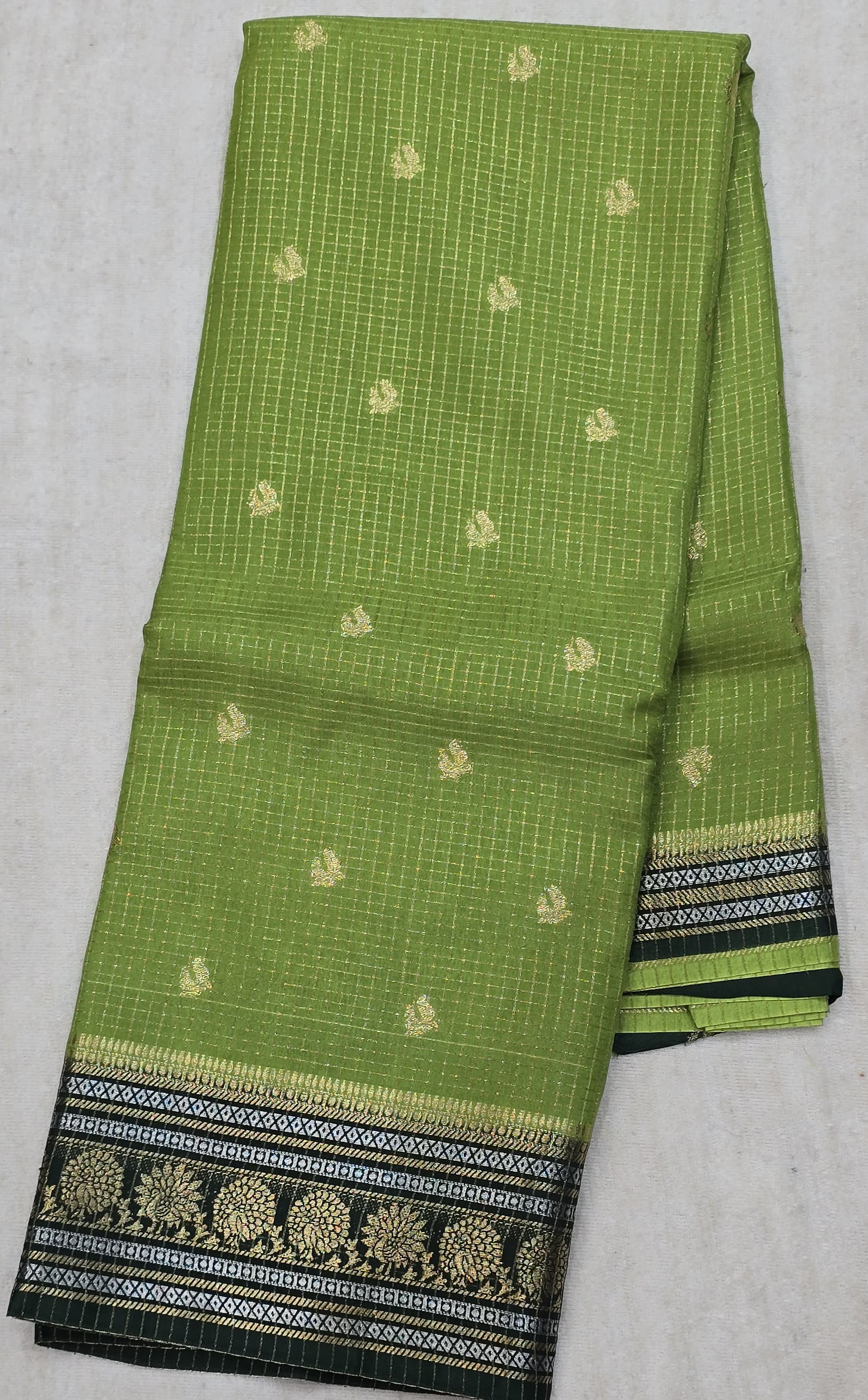 Vintage Checks Sarees - 3189