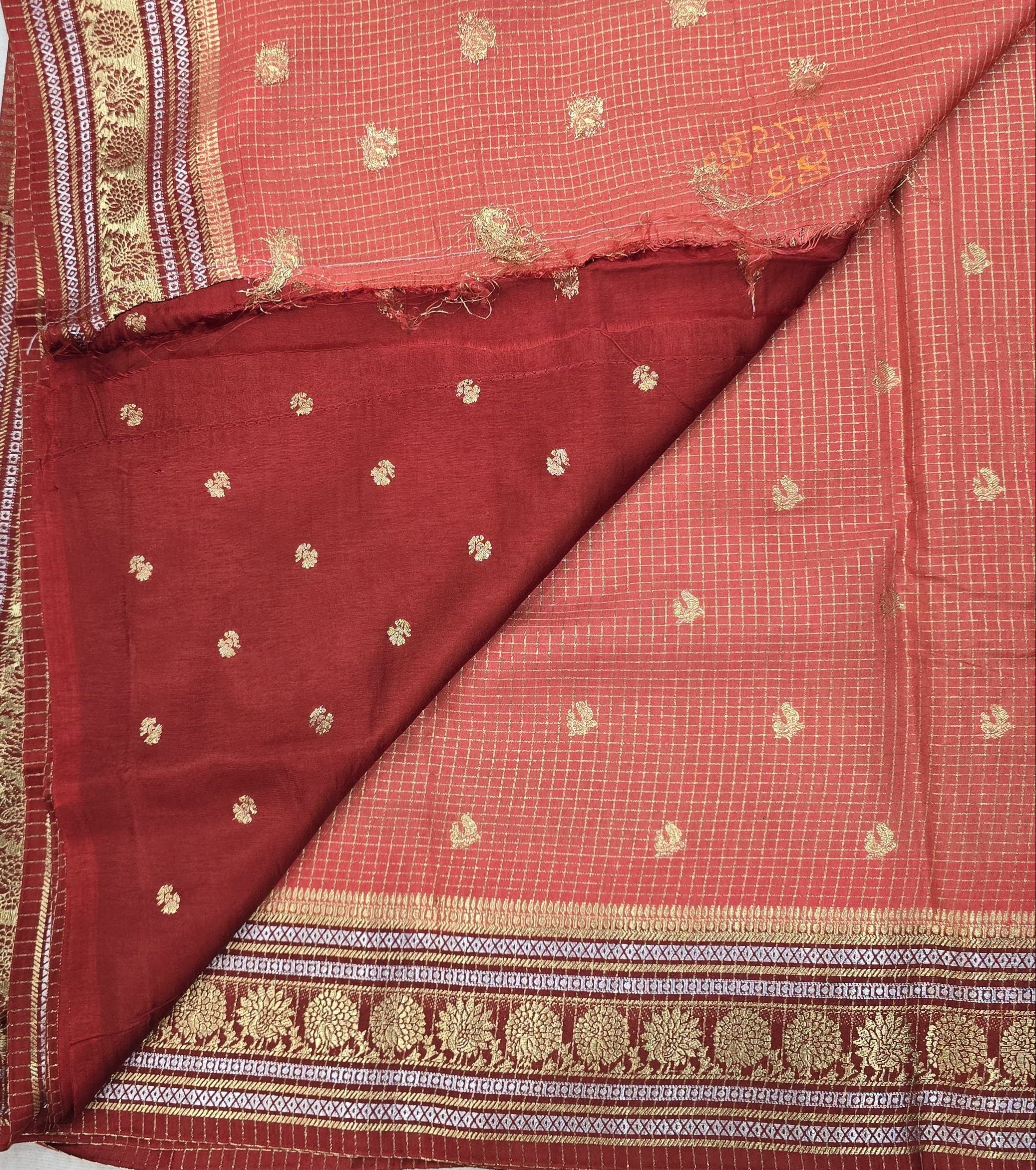 Vintage Checks Sarees - 3189