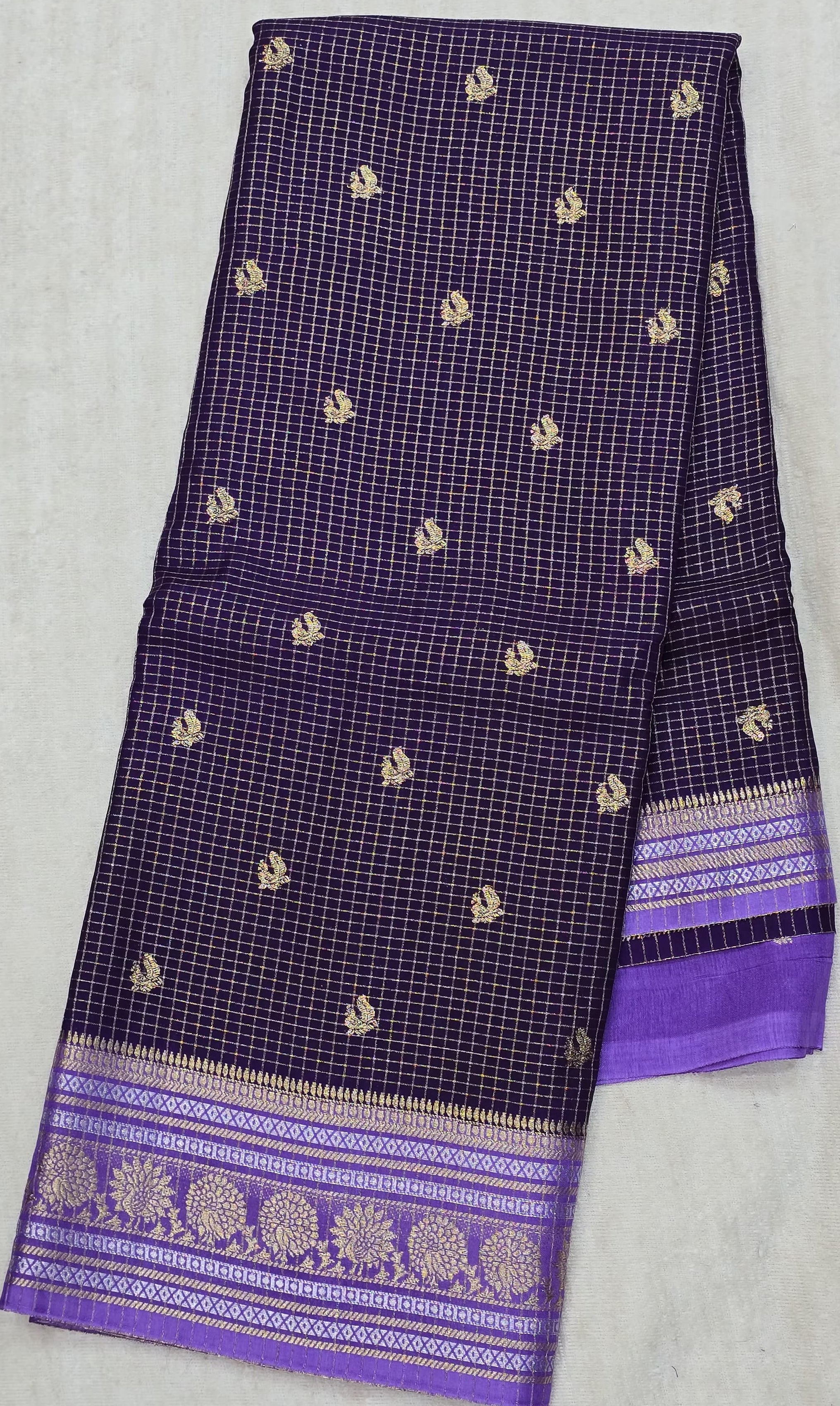 Vintage Checks Sarees - 3189