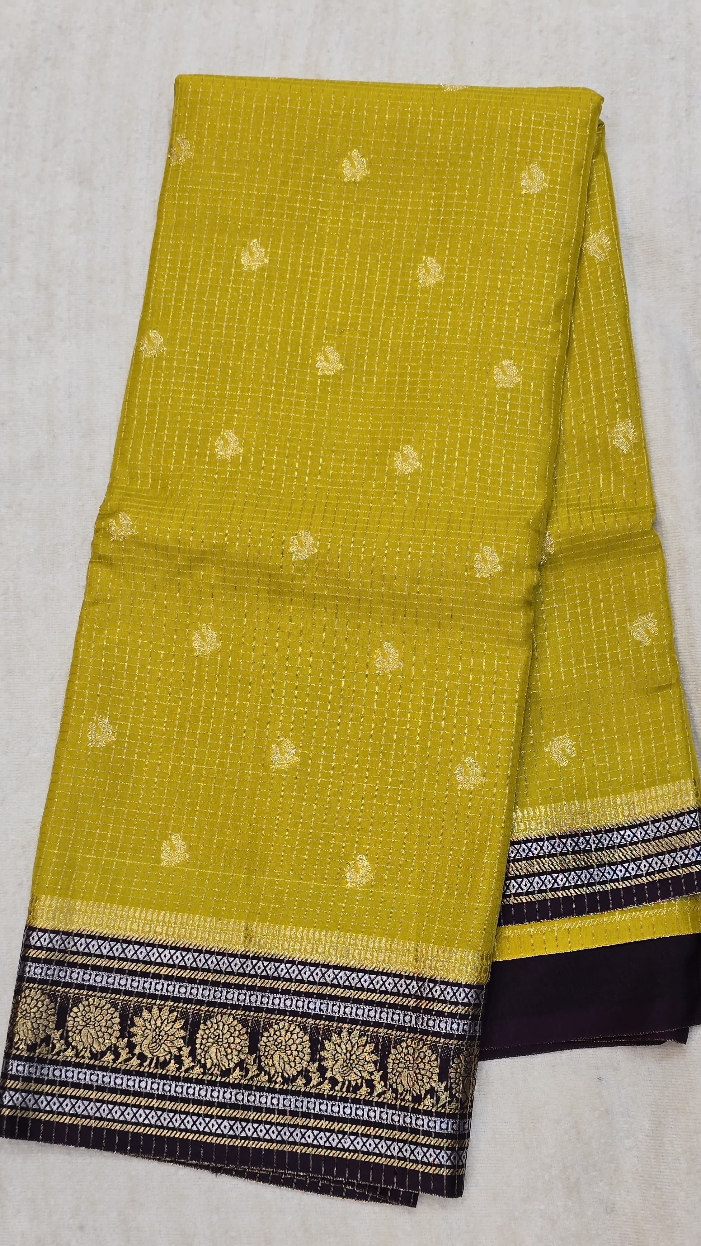 Vintage Checks Sarees - 3189