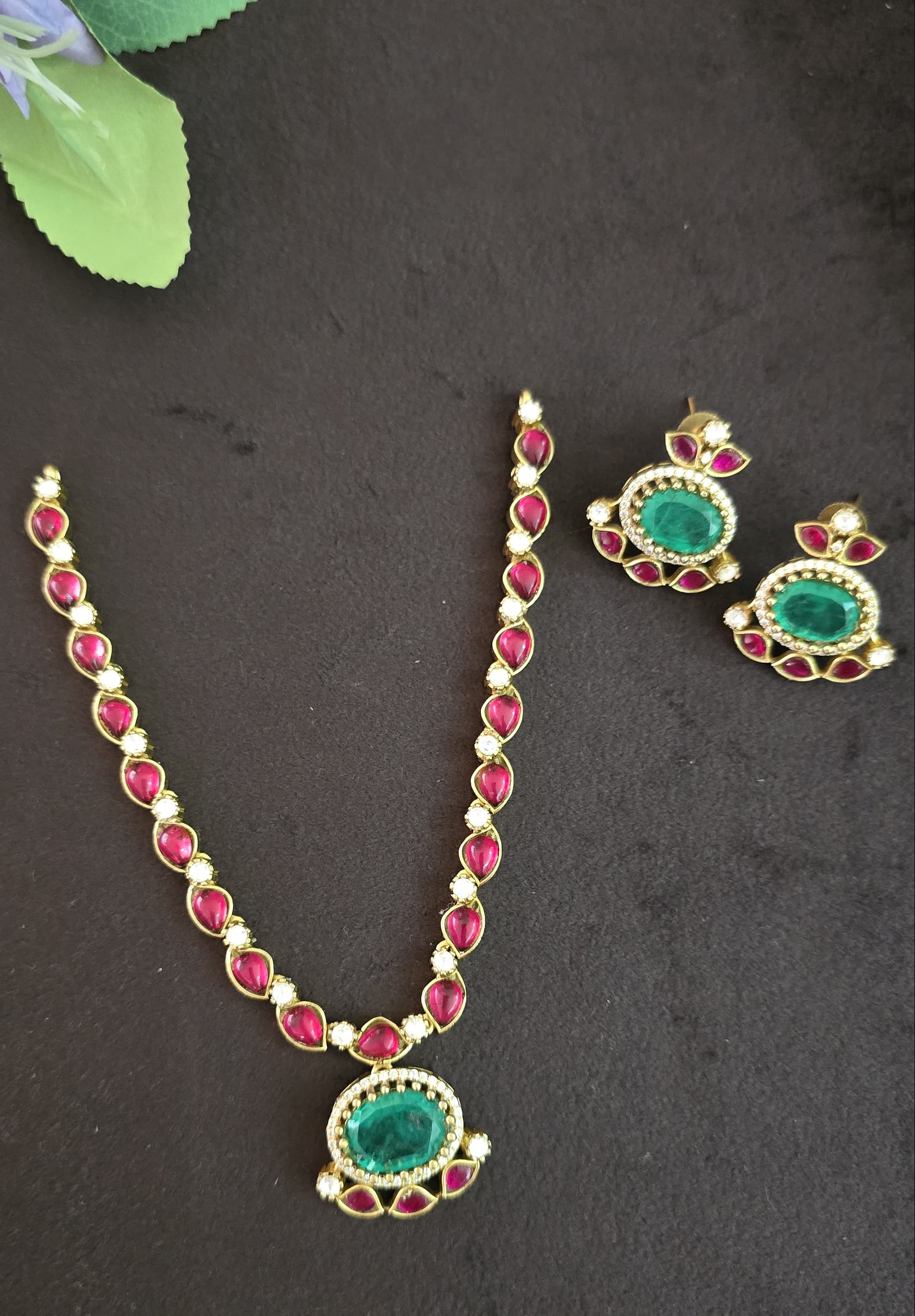 Simple Kundan Neckset - SV3151