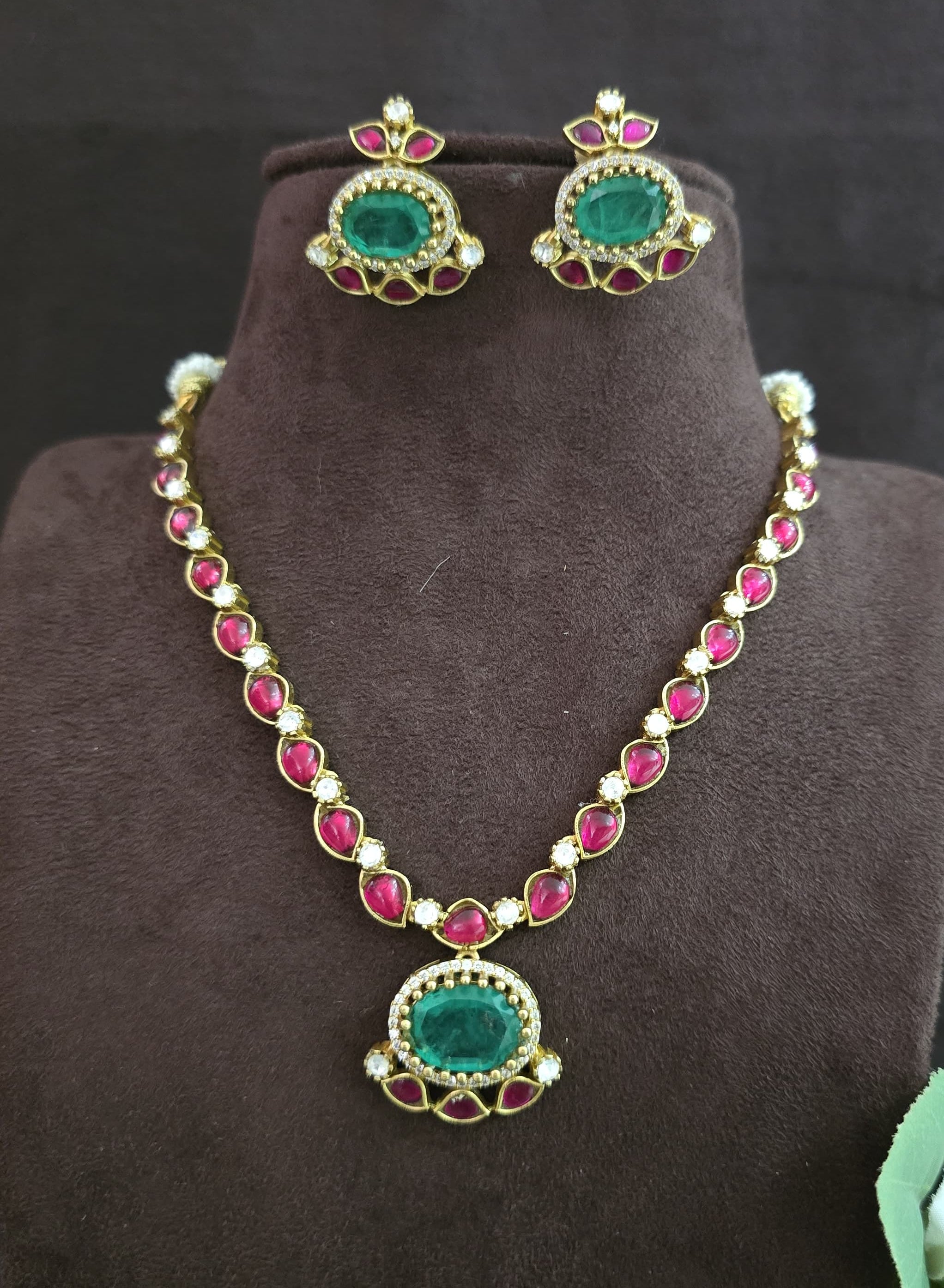 Simple Kundan Neckset - SV3151