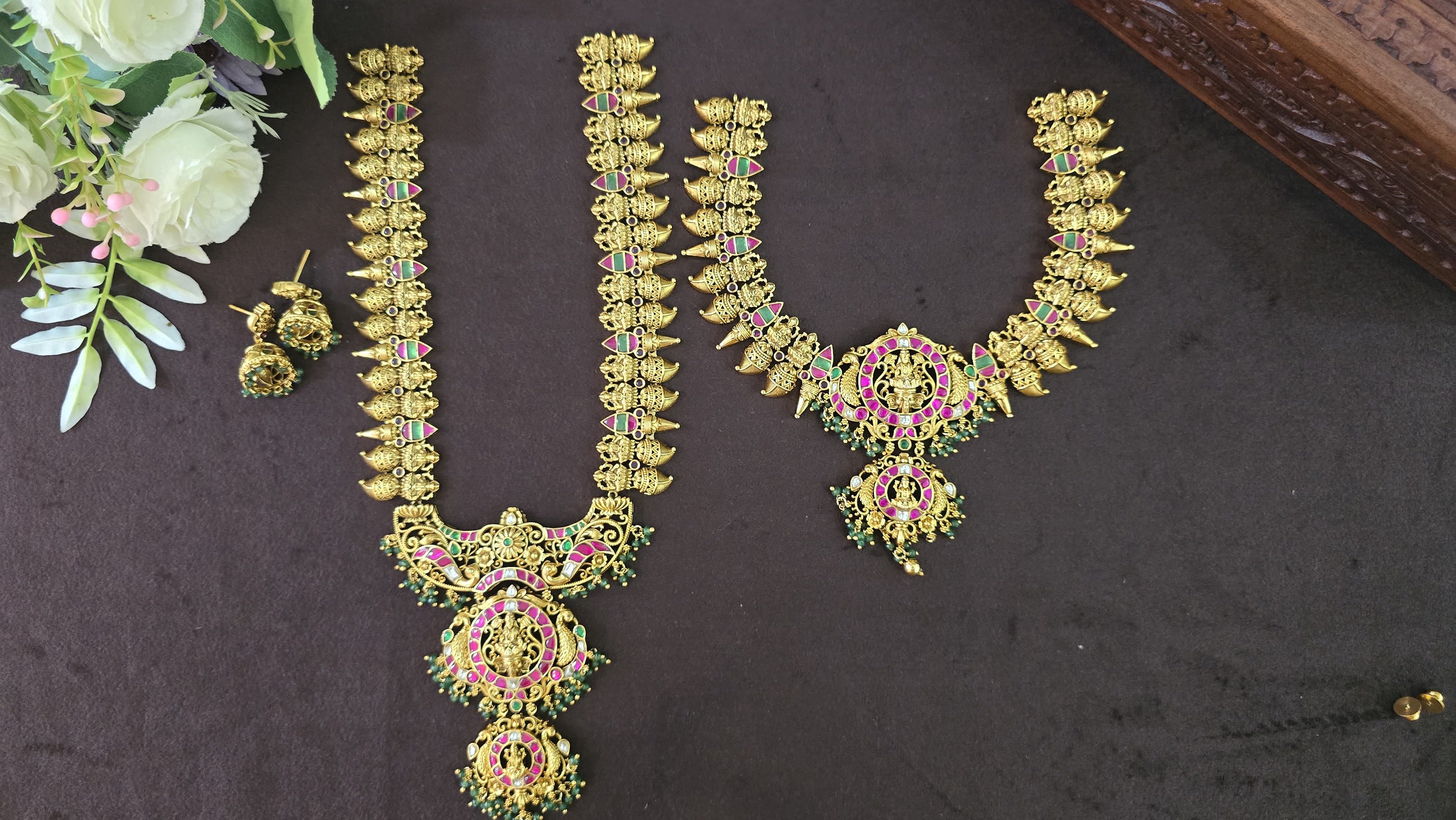 Golden Nakshi Kundan Bridal Neckset with Screw back Jumka - SV3153