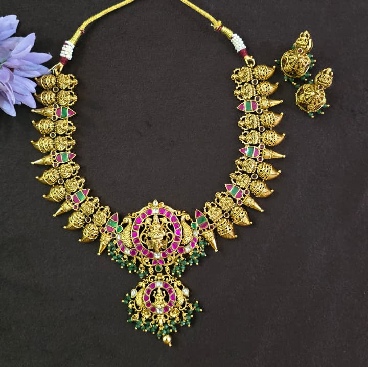 Golden Nakshi Kundan Bridal Neckset with Screw back Jumka - SV3153